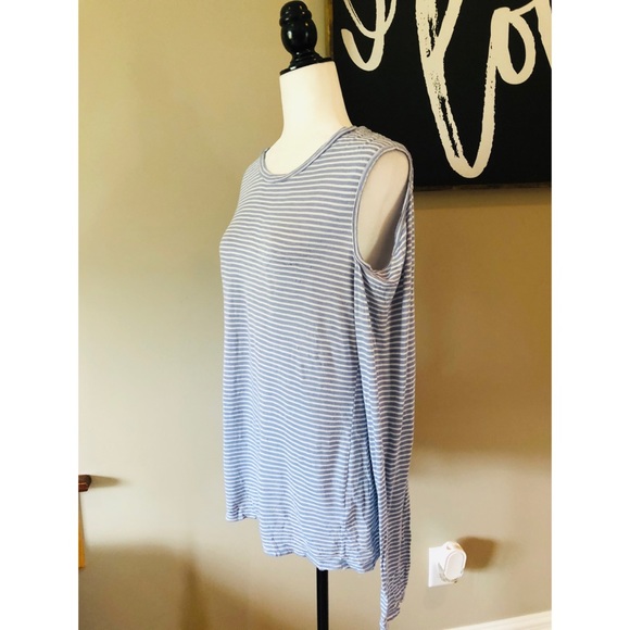 Velvet by Graham & Spencer Cold Shoulder Top - Picture 4 of 6